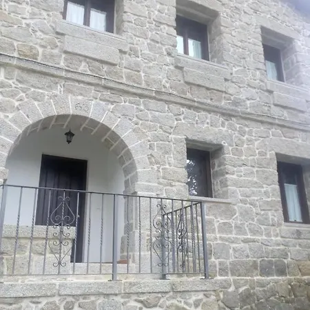 Landhaus Casa Rural Del Medico I Y Ii Herradon de Pinares